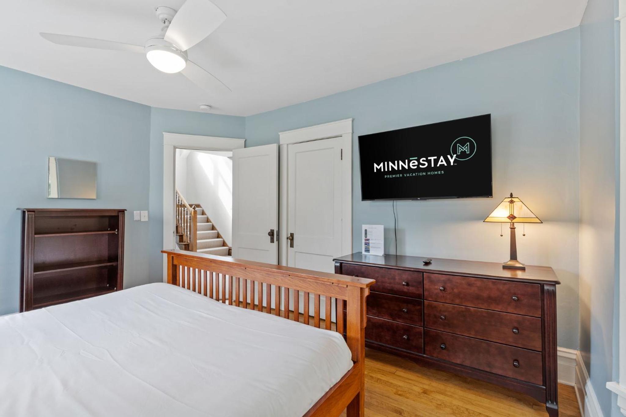 Minneapolis / St Paul Vacations - Harriet House - Property Image 9