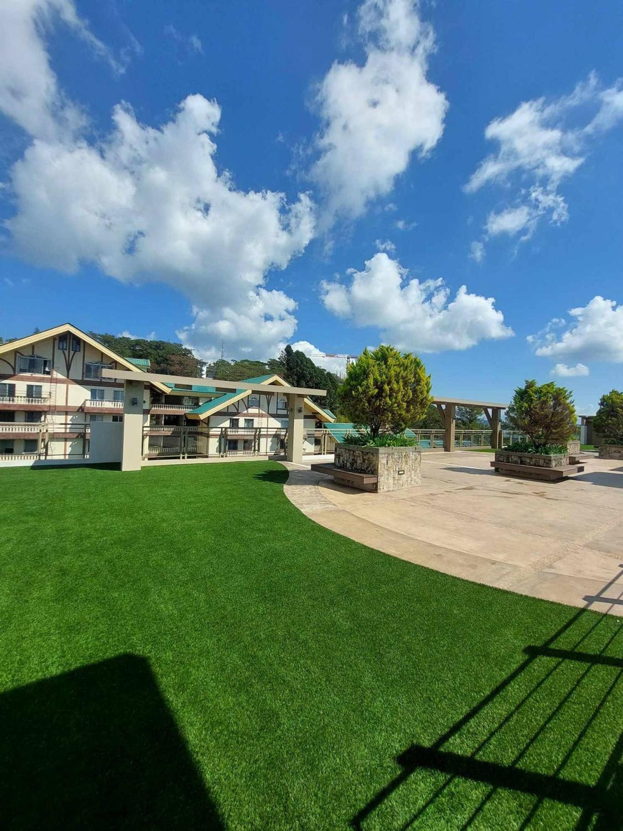 Serene Premier Cozy Condo with Balcony, 2BR Parking Outlook Drive Baguio view 5