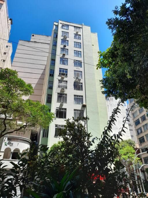 Lugar ideal Copacabana quarto, sala e lavanderia
