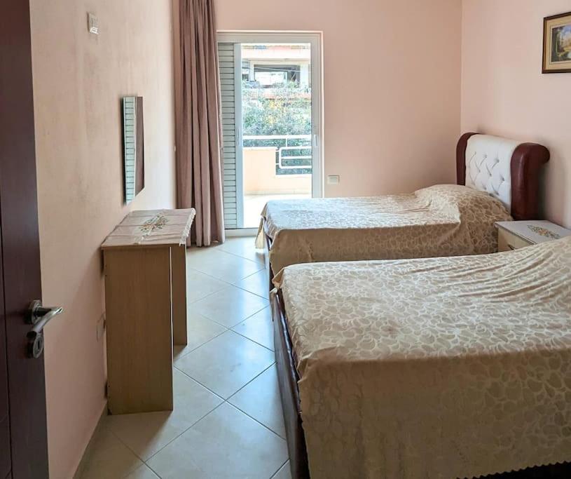 Shared Apt- private room with 2 beds