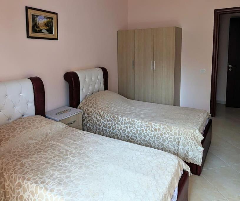 Shared Apt- private room with 2 beds