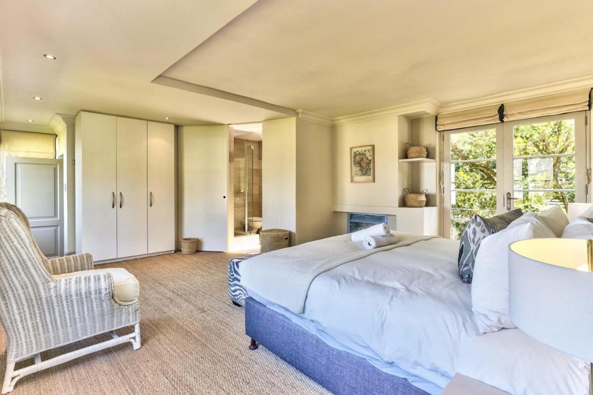Camps Bay Luxury Family Retreat, Lush & Stylish view 2