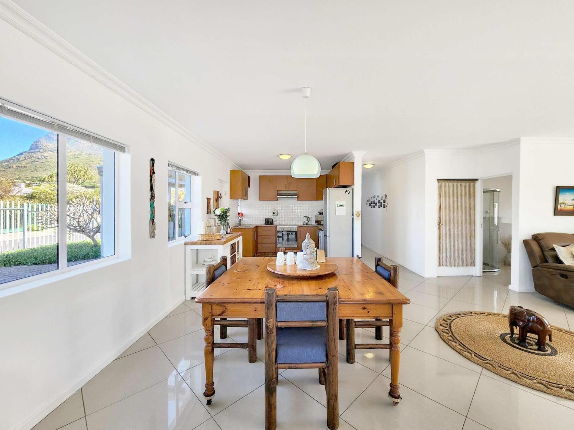 Lakeside Serene 4 Bed Retreat view 3