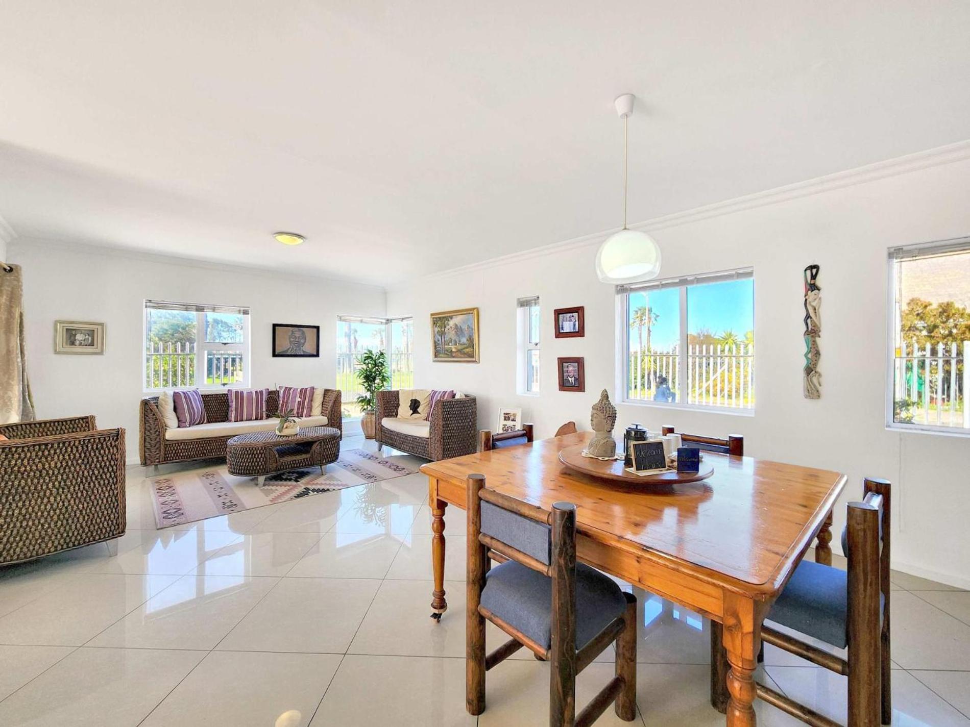 Lakeside Serene 4 Bed Retreat view 2