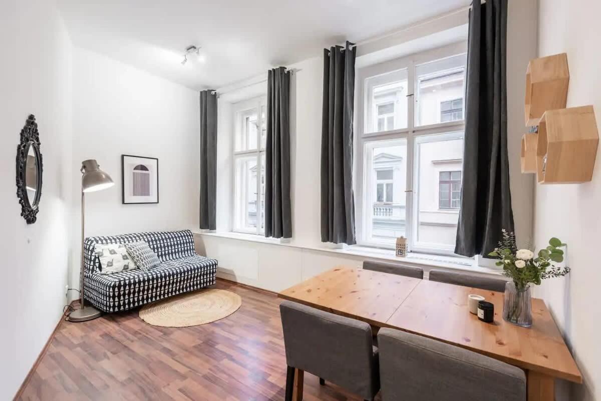 Metropolitan Prague Apt with Amenities