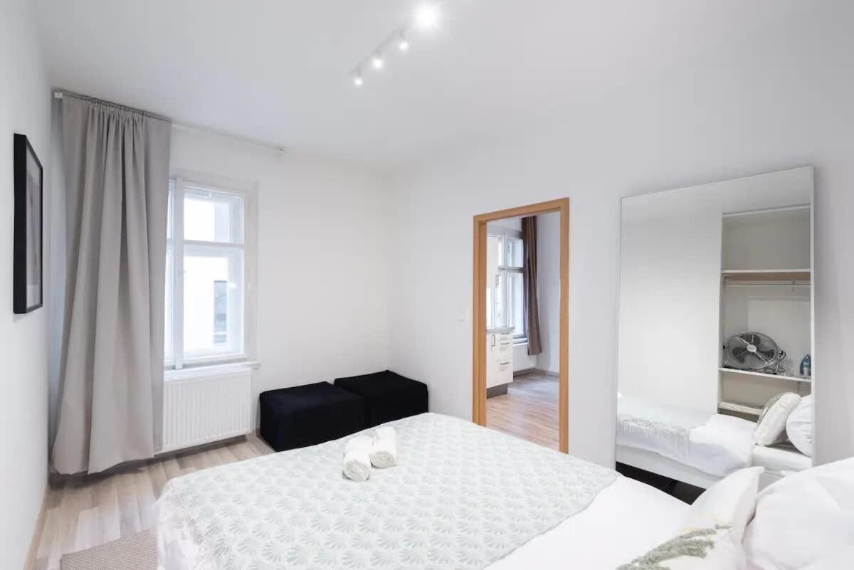 Neat Cozy Old Town Retreat w Queen Bed
