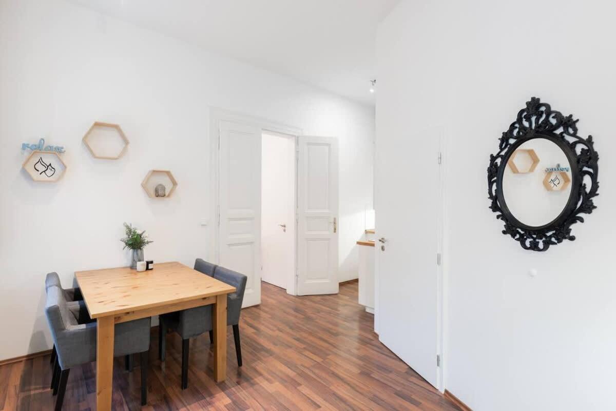 Metropolitan Prague Apt with Amenities