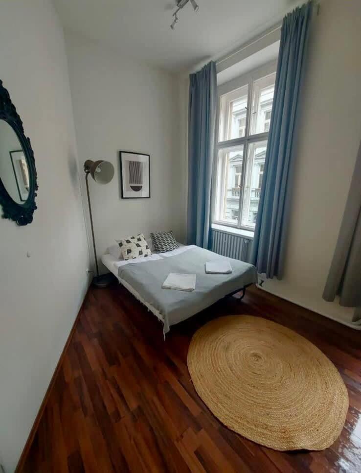 Metropolitan Prague Apt with Amenities