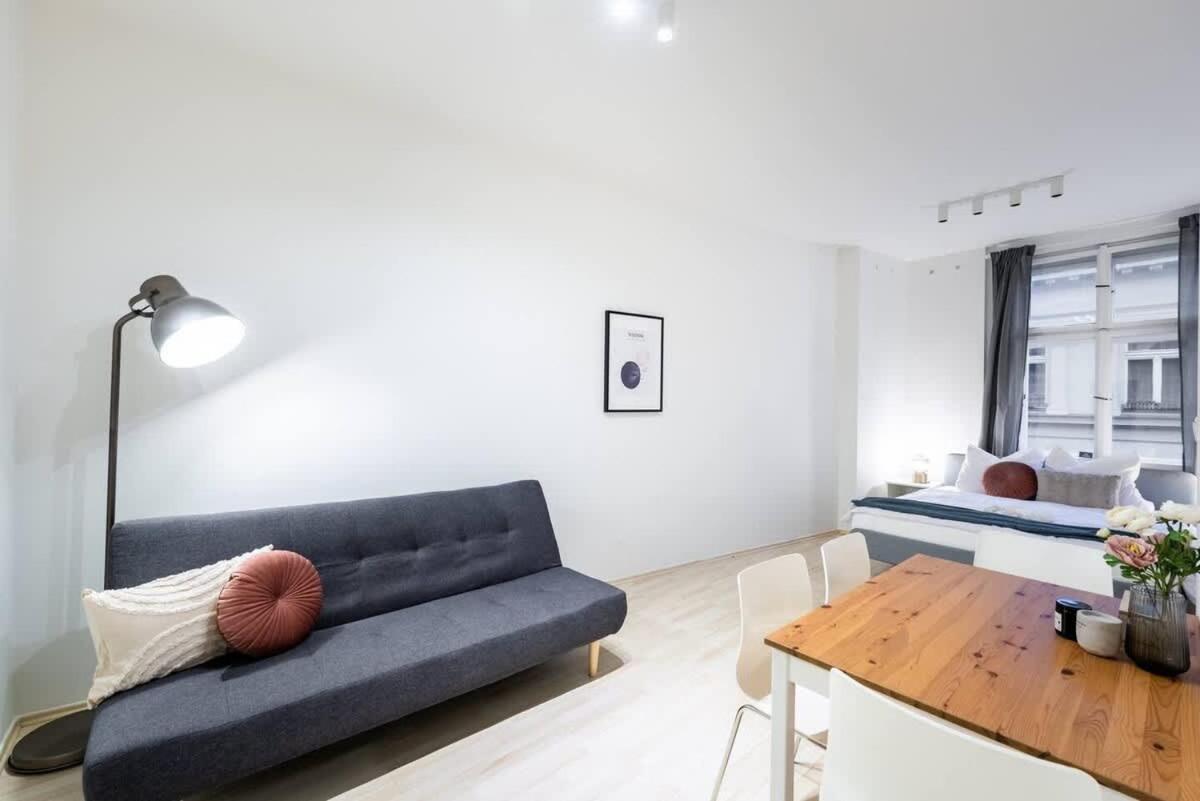 Vast Central Old Town Studio For 3