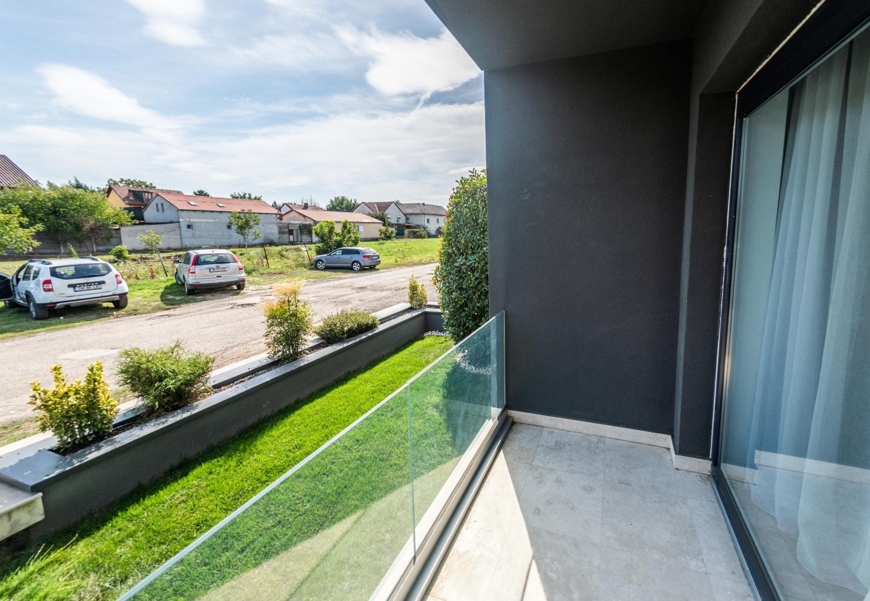 Modern Chic Apartment - near Iulius Mall view 5