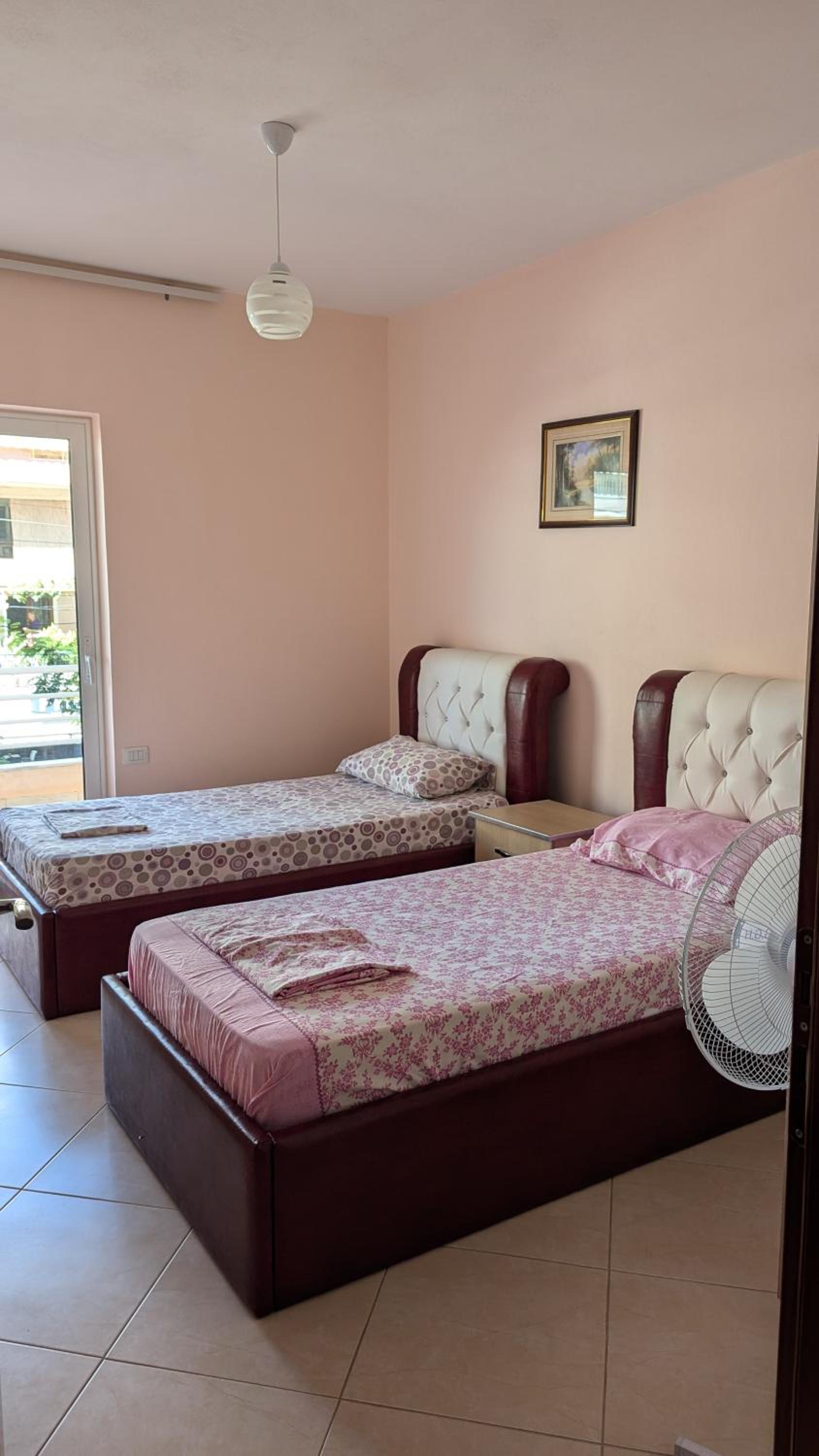 Shared Apt- private room with 2 beds