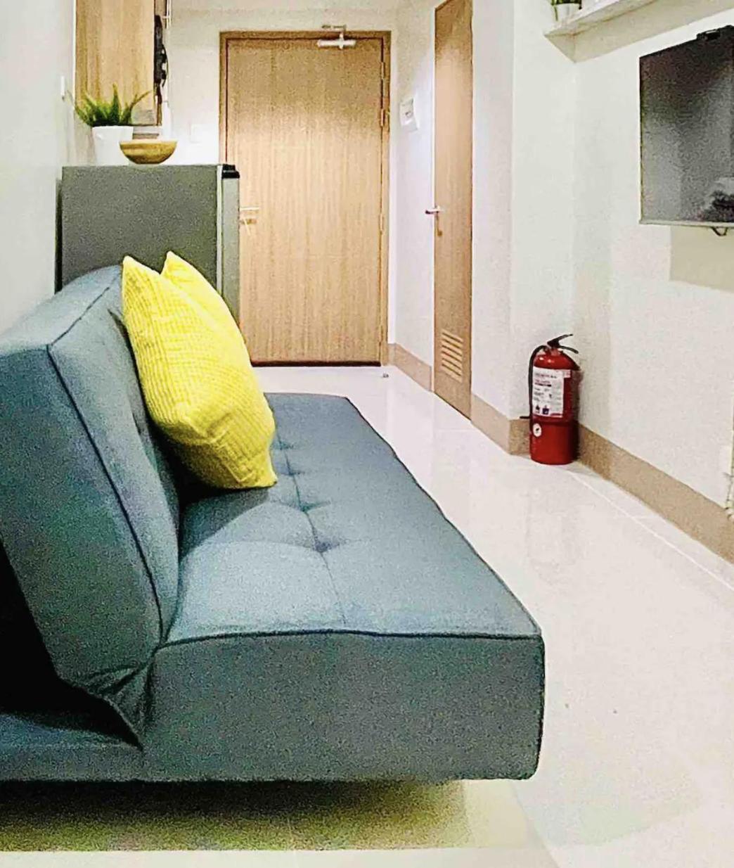 Near MOA Manila Bay Airport via NAIAX Balcony WiFi SHORE#3 Residences view 4
