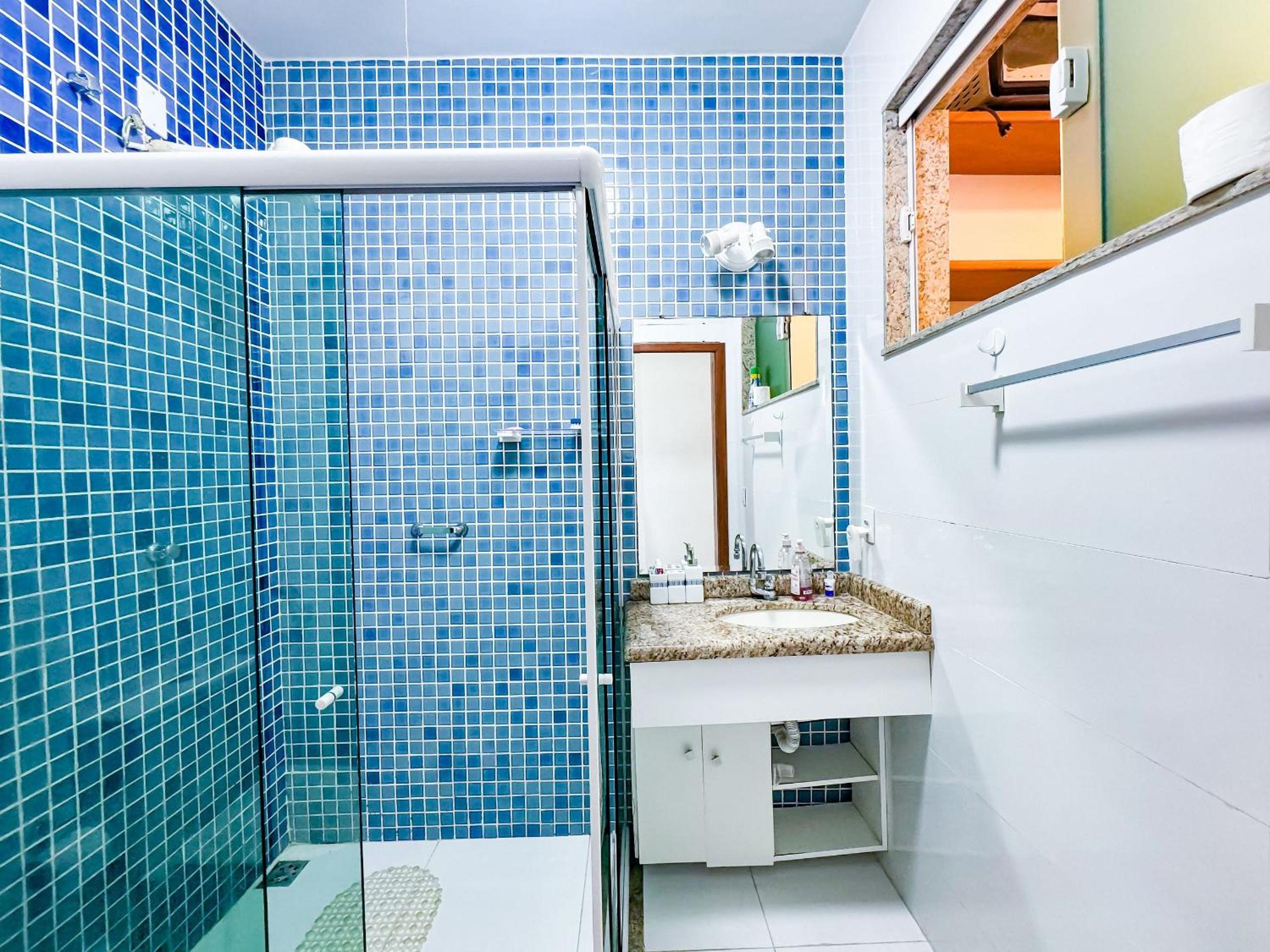 Casarão e piscina localização excelente | ROSF91