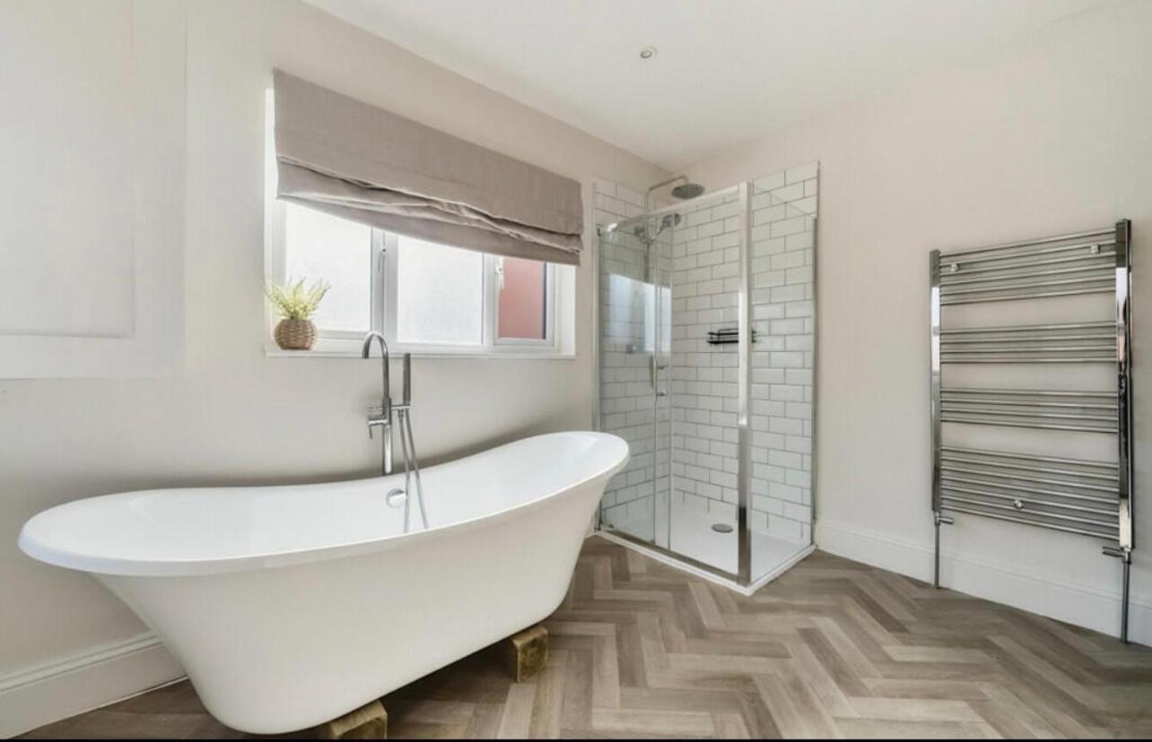 Freshly decorated apartment 10 mins from Cotswolds Child Friendly Great location with plenty of nearby free parking freestanding bath and outdoor private t view 5