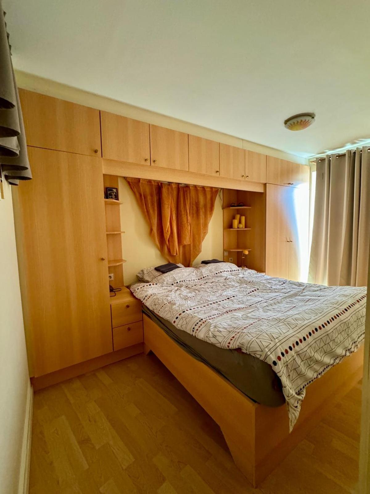 Ruim appartement met 3 slaapkamers naast het strand