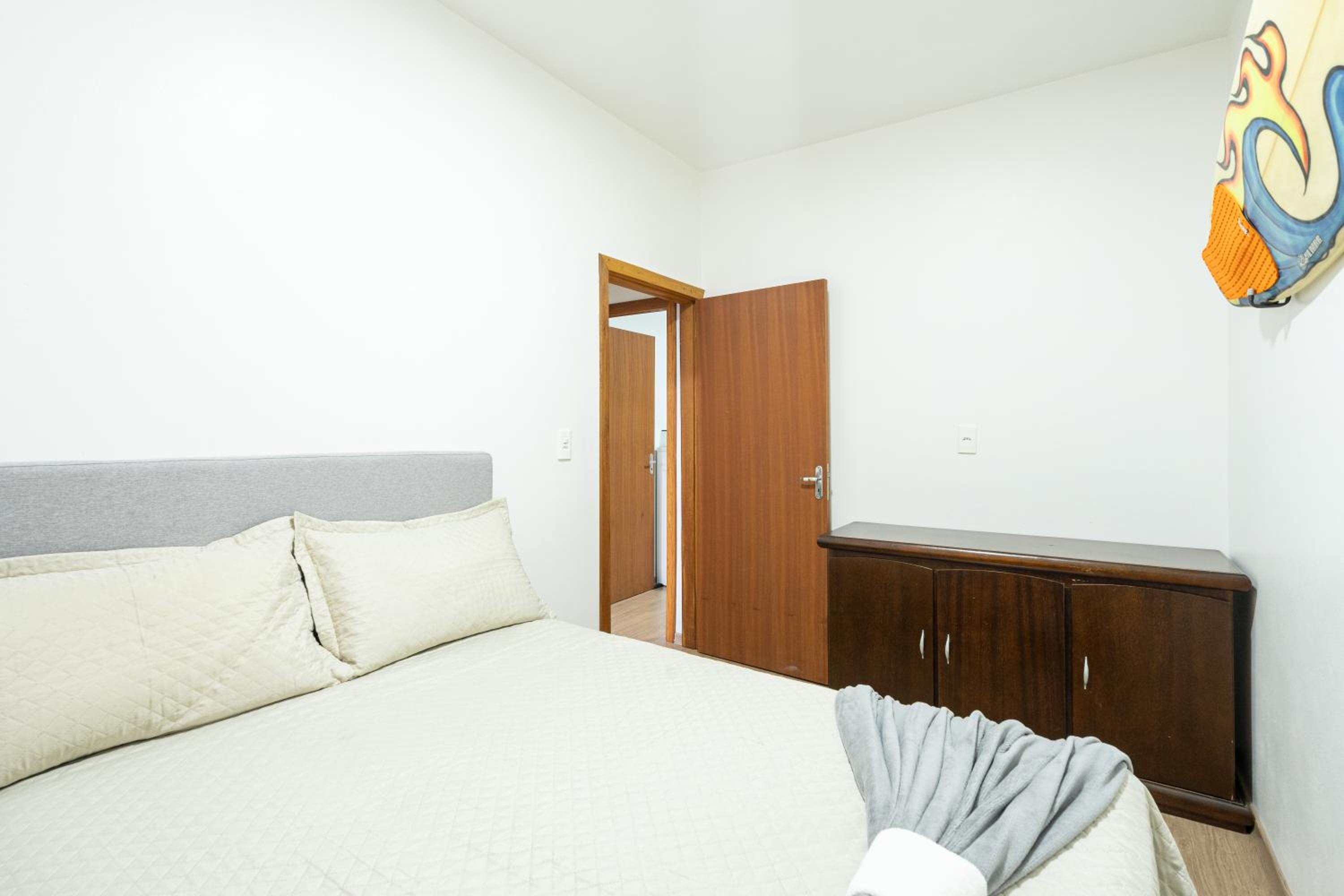 Casa ampla e confortável 3 Quartos, Churrasqueira, Cozinha completa, Ar condicionado, Wi-Fi, 300m da Praia, 3 vagas de garagem, a 4,2 quilometros do Beto C
