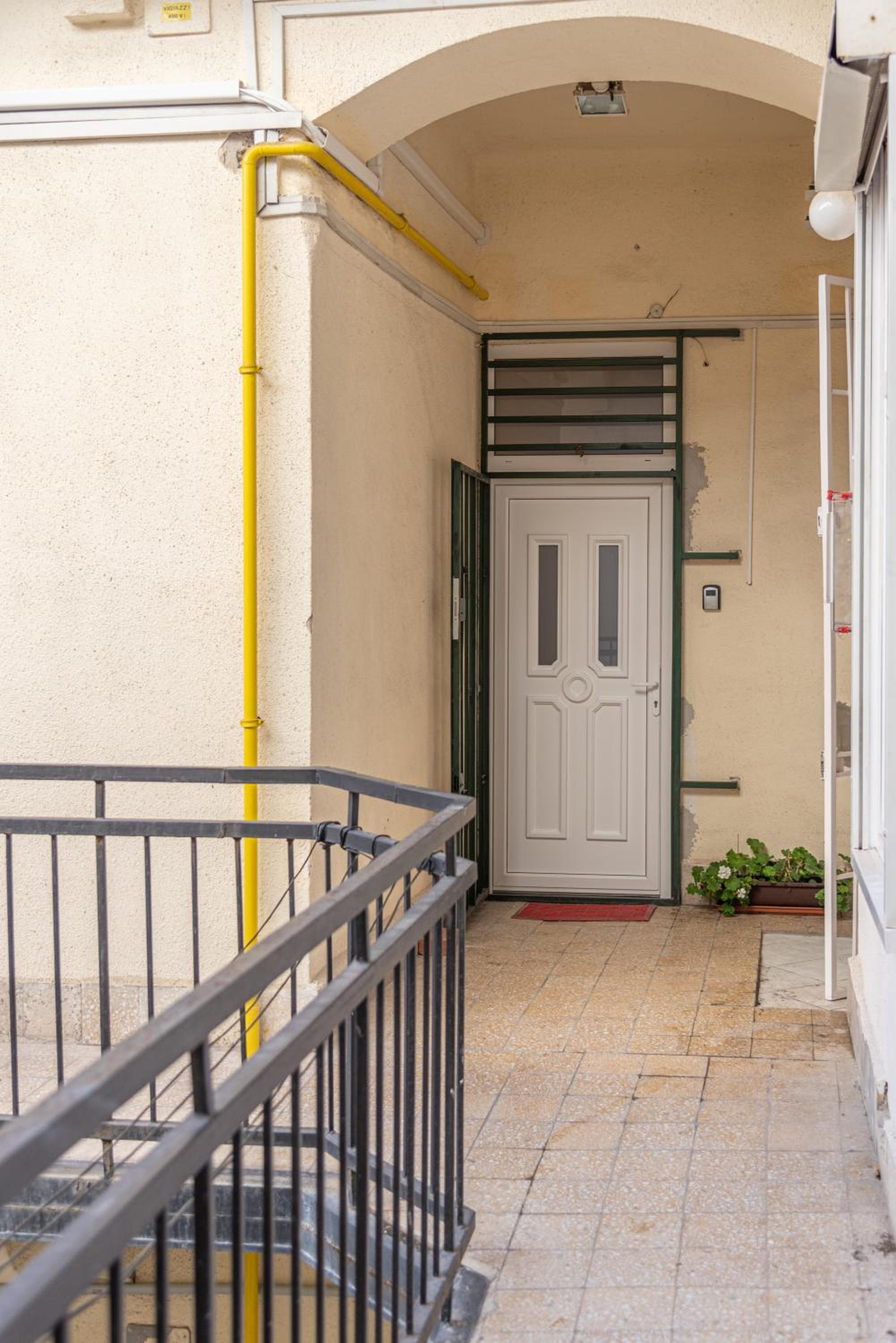 Viol ApARTment