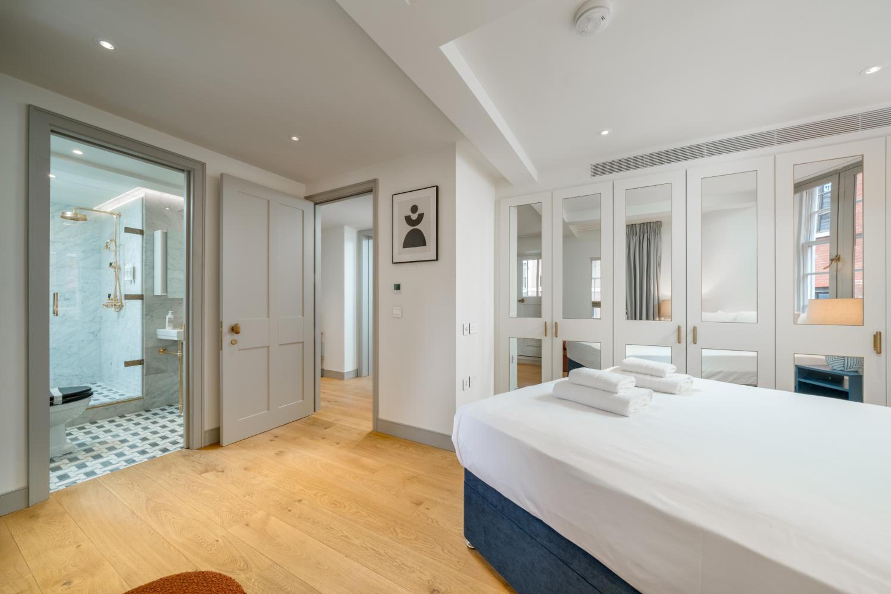 Luxury flats near Big Ben and London Eye