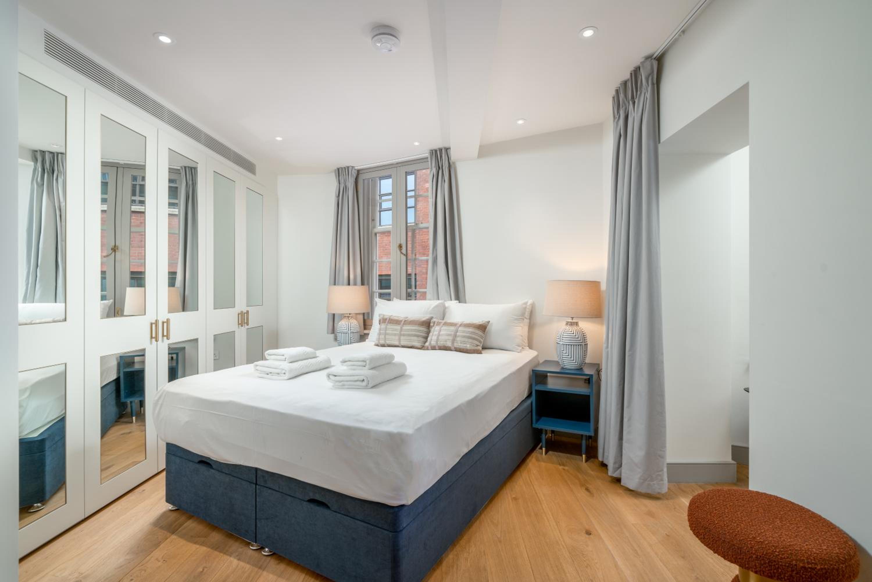 Luxury flats near Big Ben and London Eye