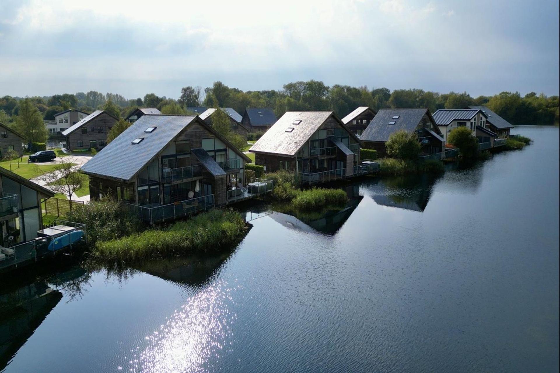 Waters Edge 05, Amaranth Lodge - P