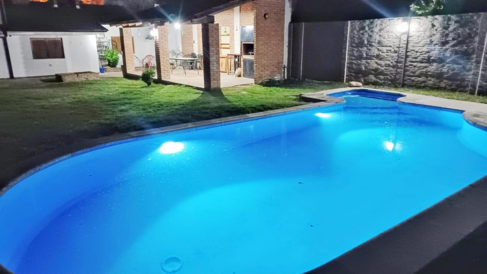 Casa con quincho y pileta