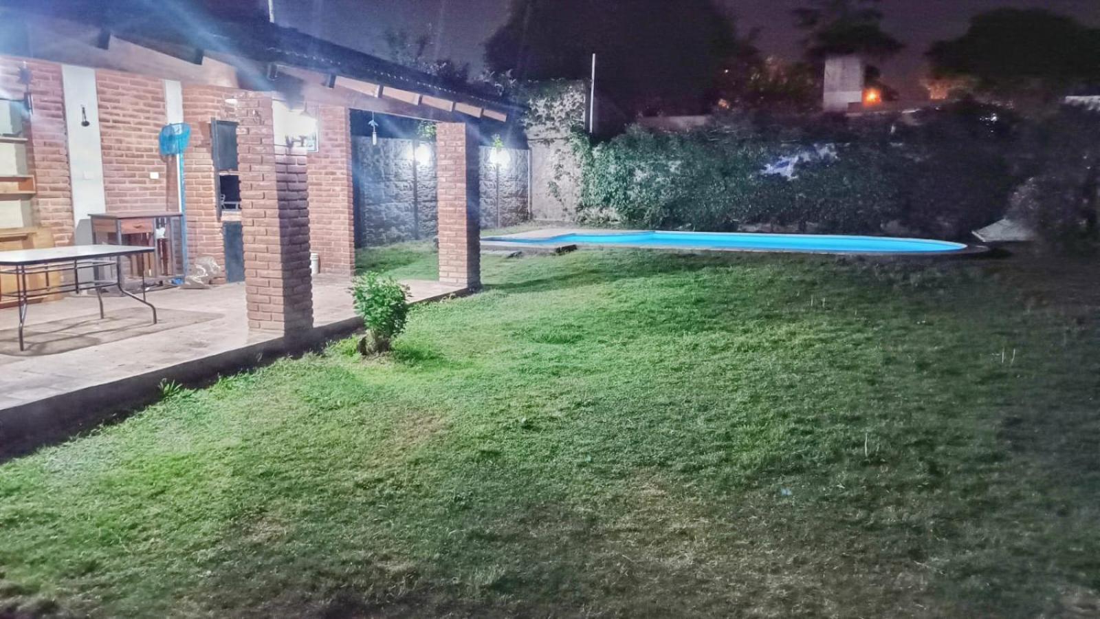 Casa con quincho y pileta