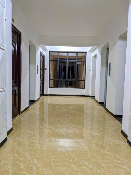Comfortable fully-equipped studio with free wifi, gym & amazing rooftop views view 3