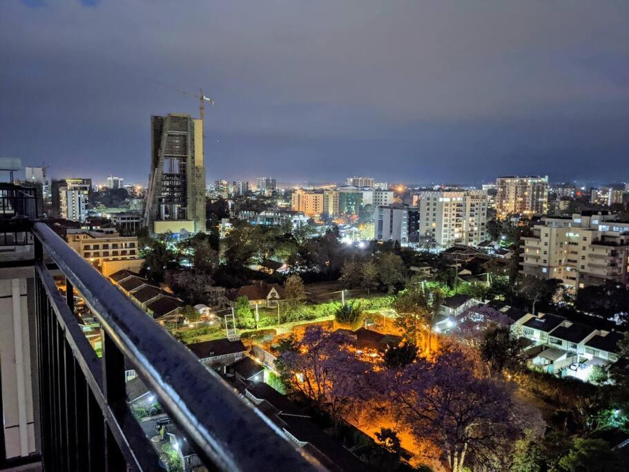 Comfortable fully-equipped studio with free wifi, gym & amazing rooftop views view 5