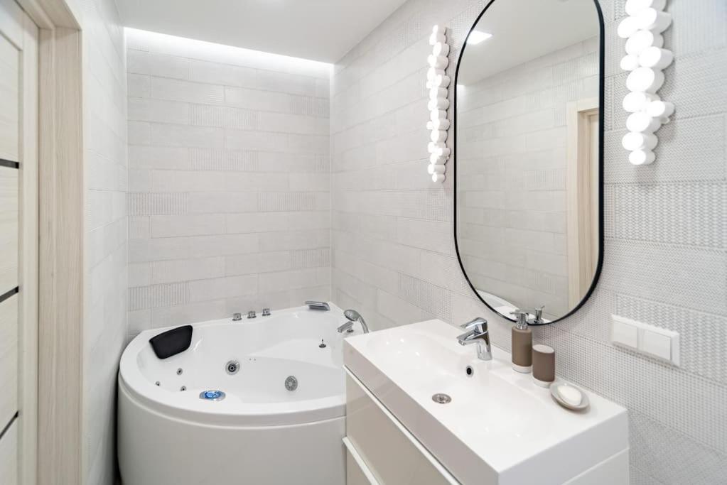 apartment with jacuzzi, old town