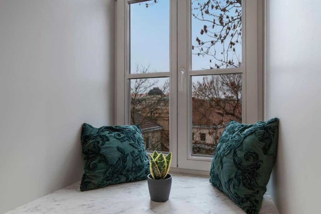 apartment with jacuzzi, old town