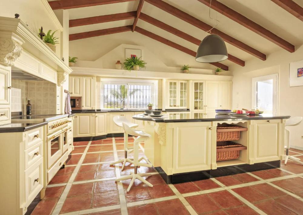 Breathtaking Villa near Estepona