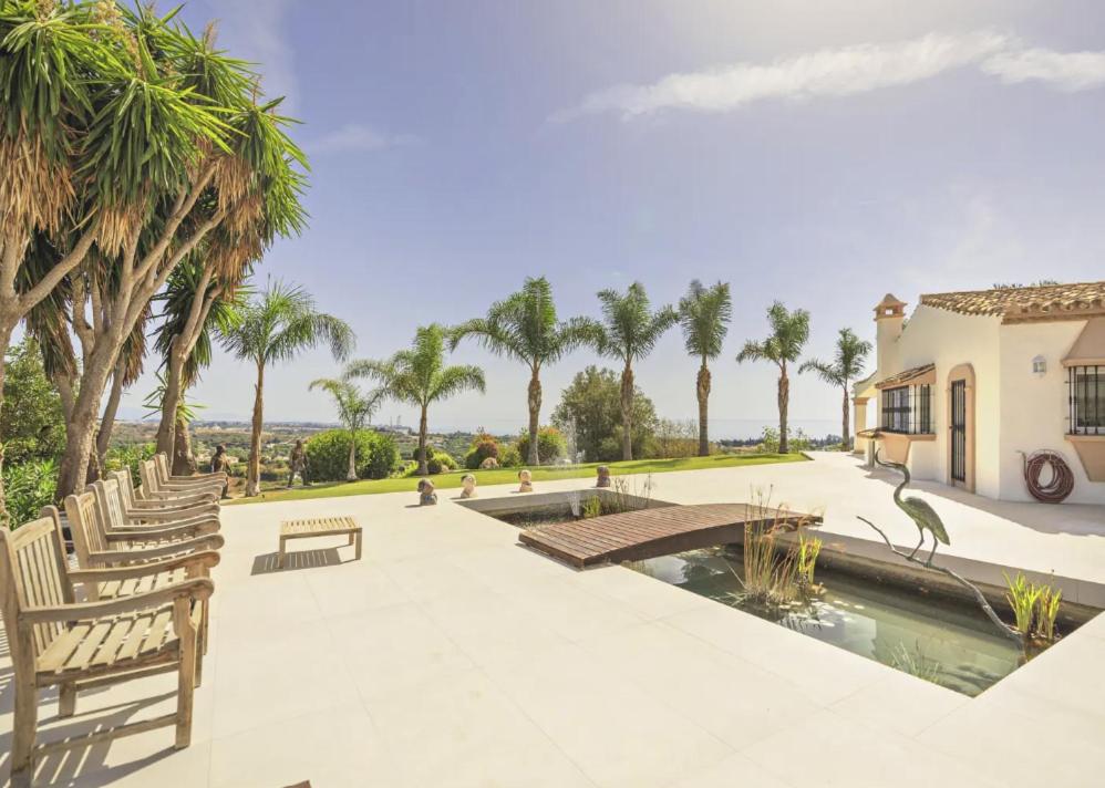 Breathtaking Villa near Estepona