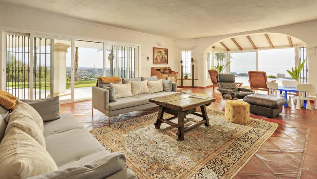 Breathtaking Villa near Estepona