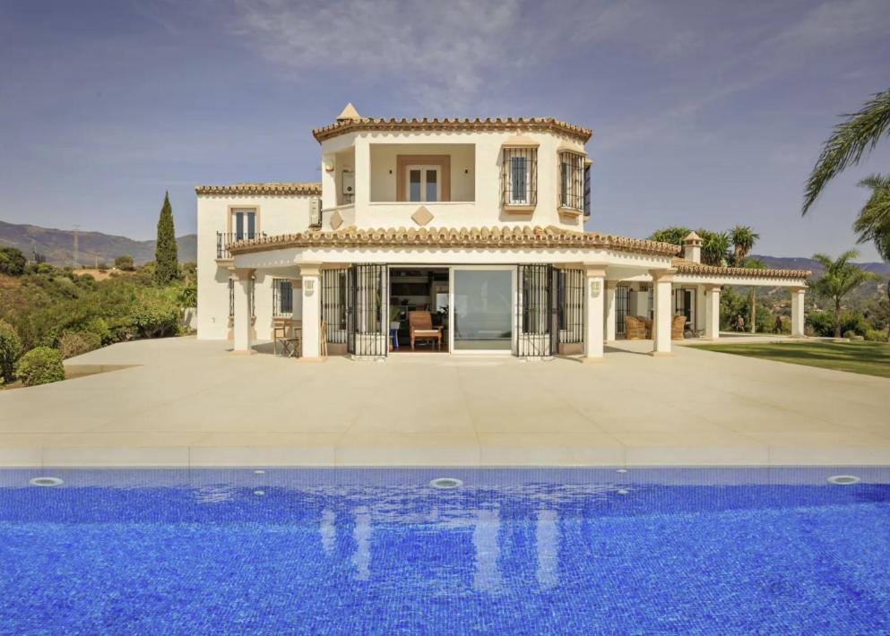 Breathtaking Villa near Estepona