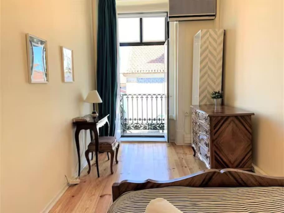 Stay as a Local! Santos Historical 6 Bedroom Apartment III view 3