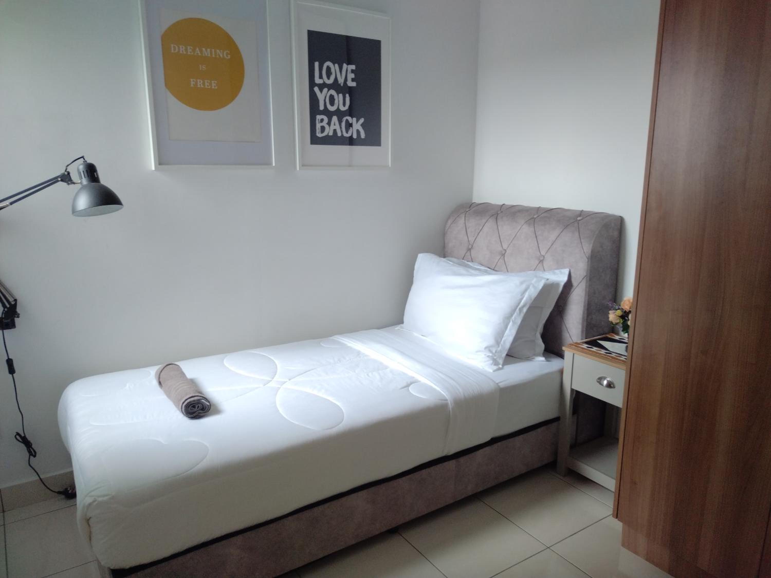 Mamaqarl Homestay near KLIA with Wi-fi and Transport