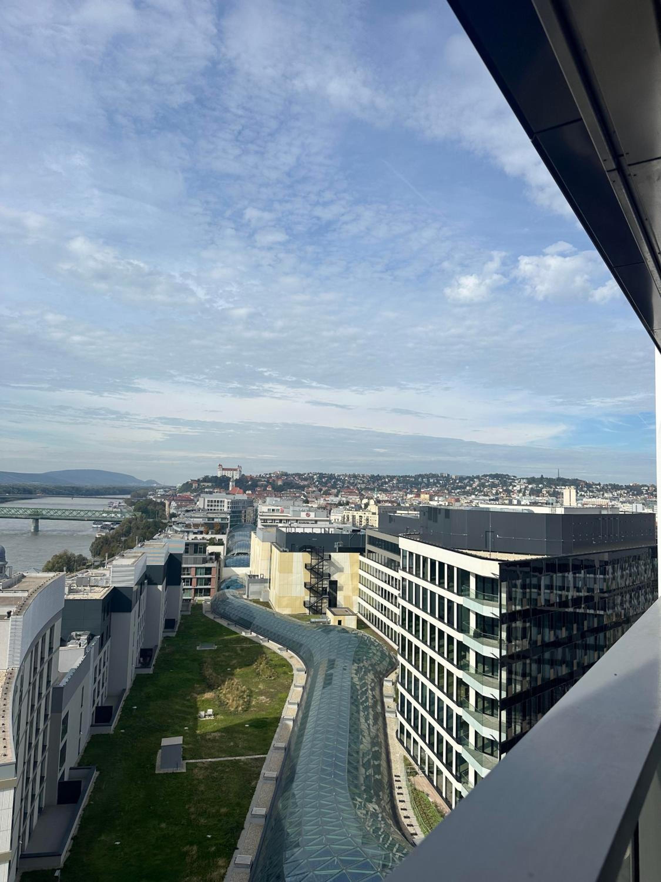 Mrakodrap Skyscraper Eurovea 2 apartment witch parking view 2