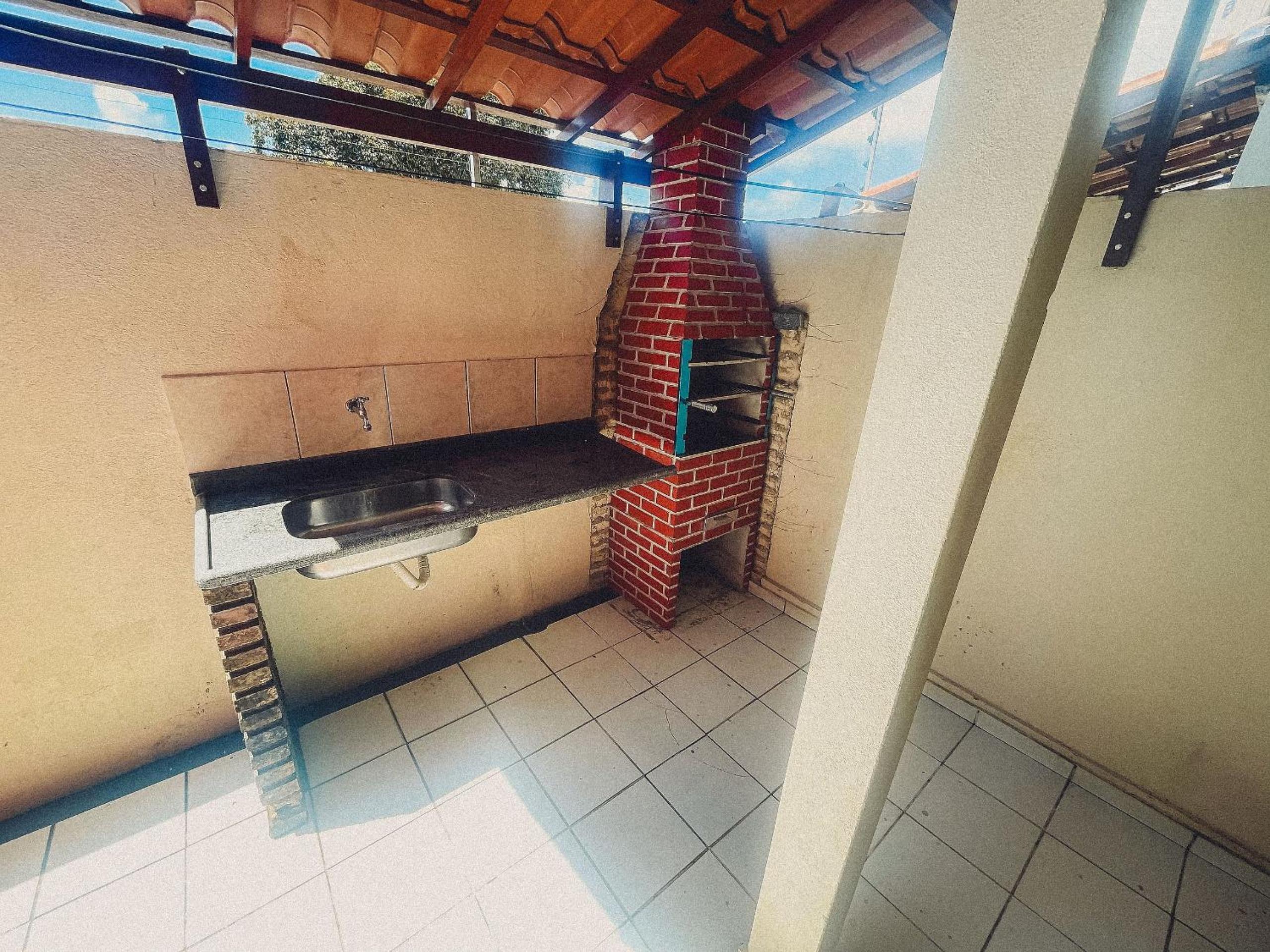 Casas no Residencial Mont Sinai com 2 ou 3 suítes (todas com ar), internet privativa 300MBPS a aproximadamento 250m da Praia de Taperapuã, condomínio com p