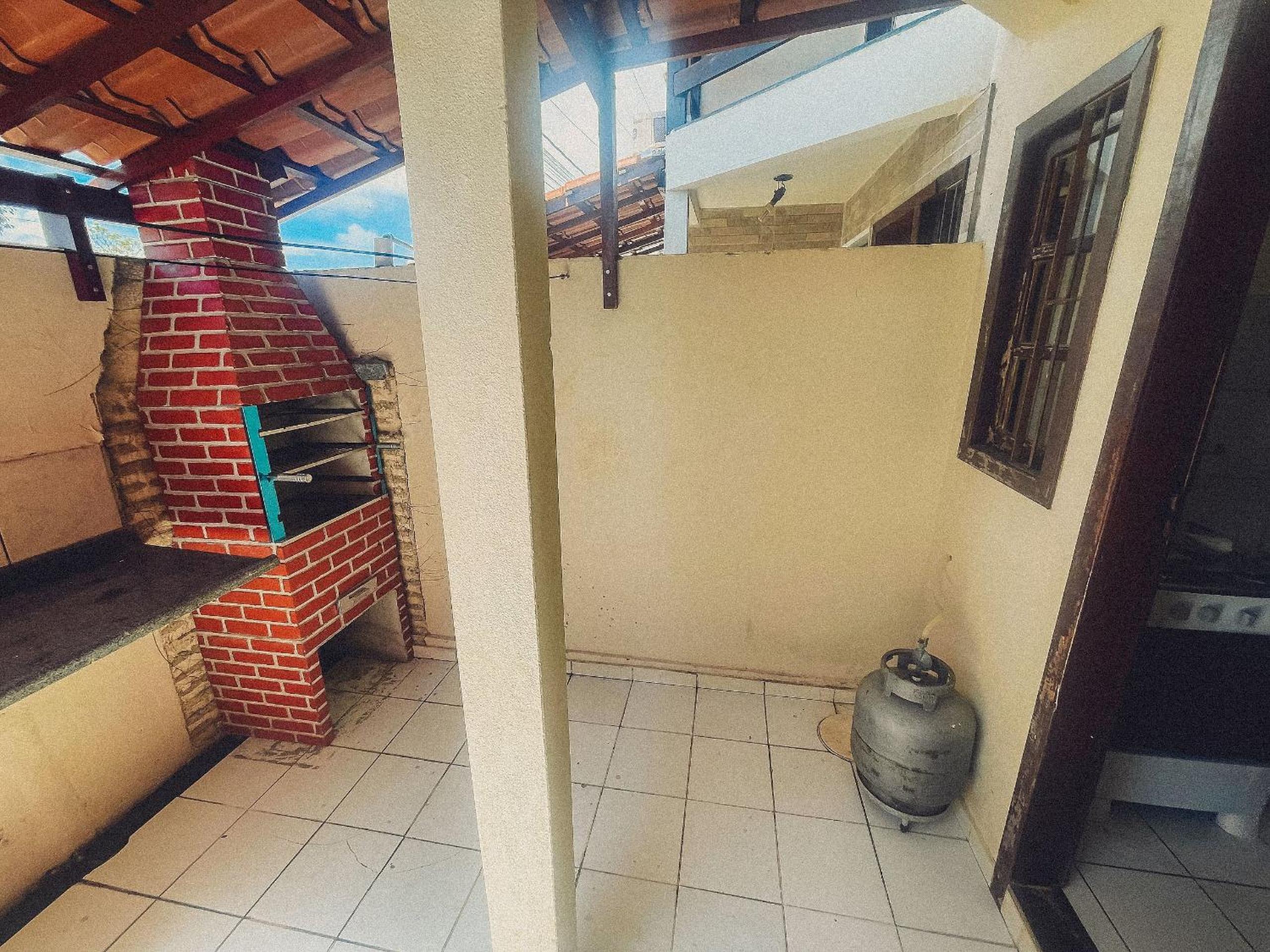 Casas no Residencial Mont Sinai com 2 ou 3 suítes (todas com ar), internet privativa 300MBPS a aproximadamento 250m da Praia de Taperapuã, condomínio com p