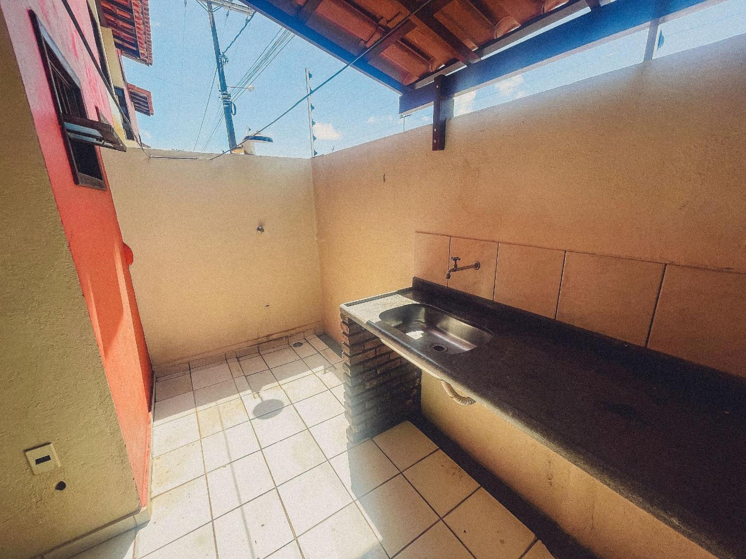 Casas no Residencial Mont Sinai com 2 ou 3 suítes (todas com ar), internet privativa 300MBPS a aproximadamento 250m da Praia de Taperapuã, condomínio com p
