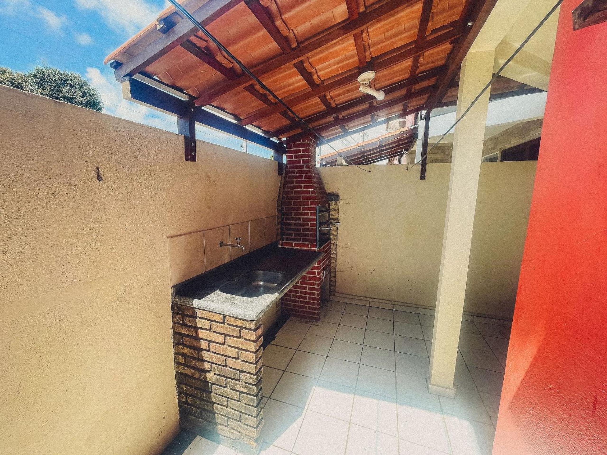 Casas no Residencial Mont Sinai com 2 ou 3 suítes (todas com ar), internet privativa 300MBPS a aproximadamento 250m da Praia de Taperapuã, condomínio com p