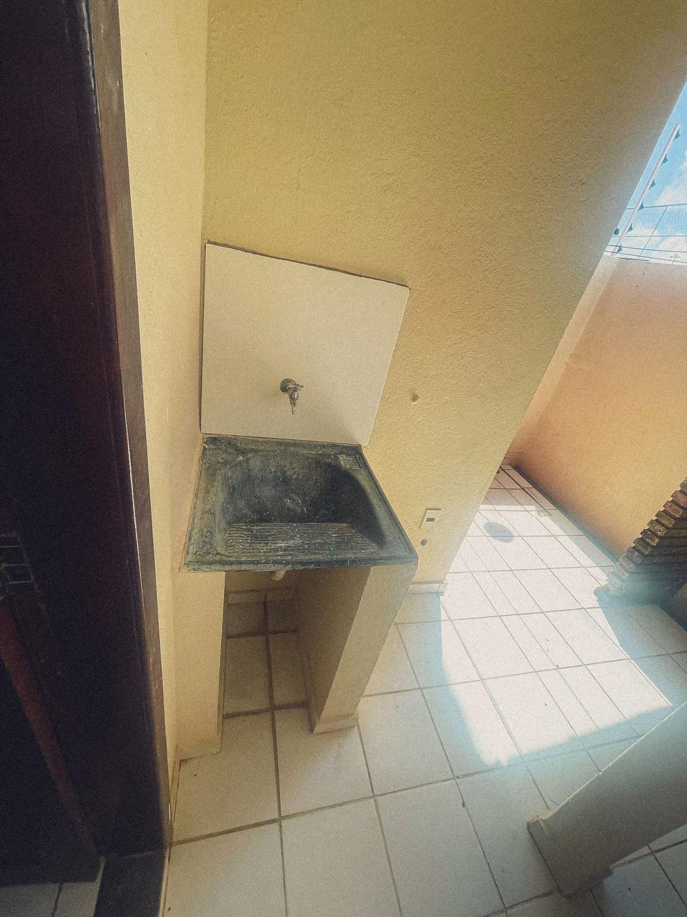 Casas no Residencial Mont Sinai com 2 ou 3 suítes (todas com ar), internet privativa 300MBPS a aproximadamento 250m da Praia de Taperapuã, condomínio com p