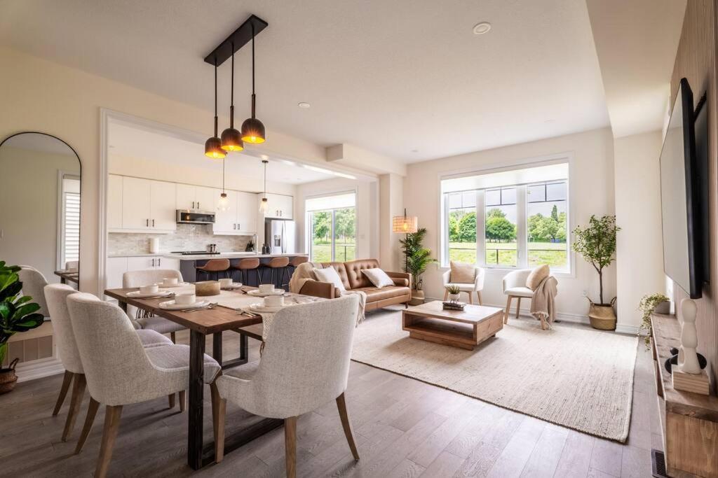 Spotless 4 bed and 3 bath with Wi-Fi and 1hr to Niagara