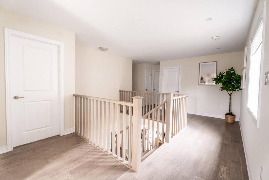 Spotless 4 bed and 3 bath with Wi-Fi and 1hr to Niagara