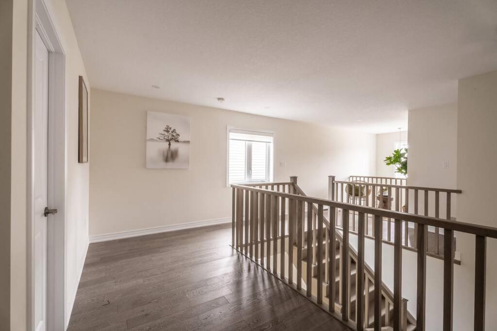 Spotless 4 bed and 3 bath with Wi-Fi and 1hr to Niagara