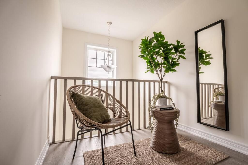 Spotless 4 bed and 3 bath with Wi-Fi and 1hr to Niagara