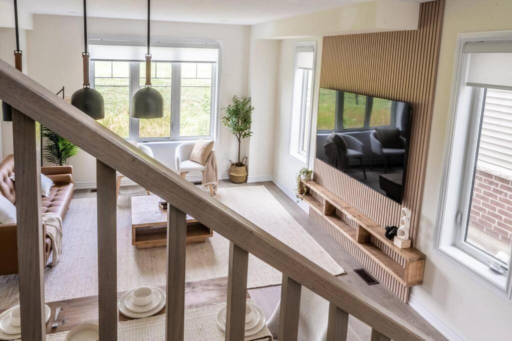 Spotless 4 bed and 3 bath with Wi-Fi and 1hr to Niagara
