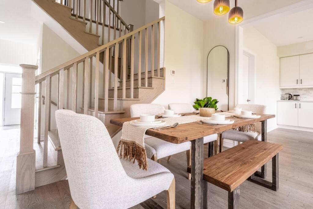 Spotless 4 bed and 3 bath with Wi-Fi and 1hr to Niagara