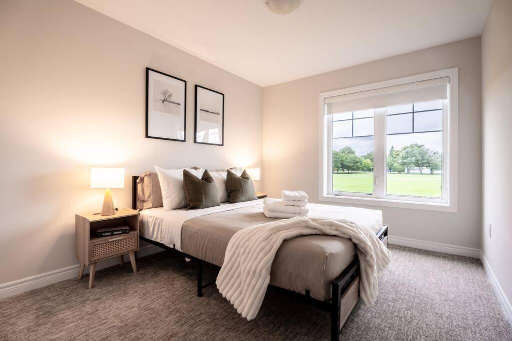 Spotless 4 bed and 3 bath with Wi-Fi and 1hr to Niagara