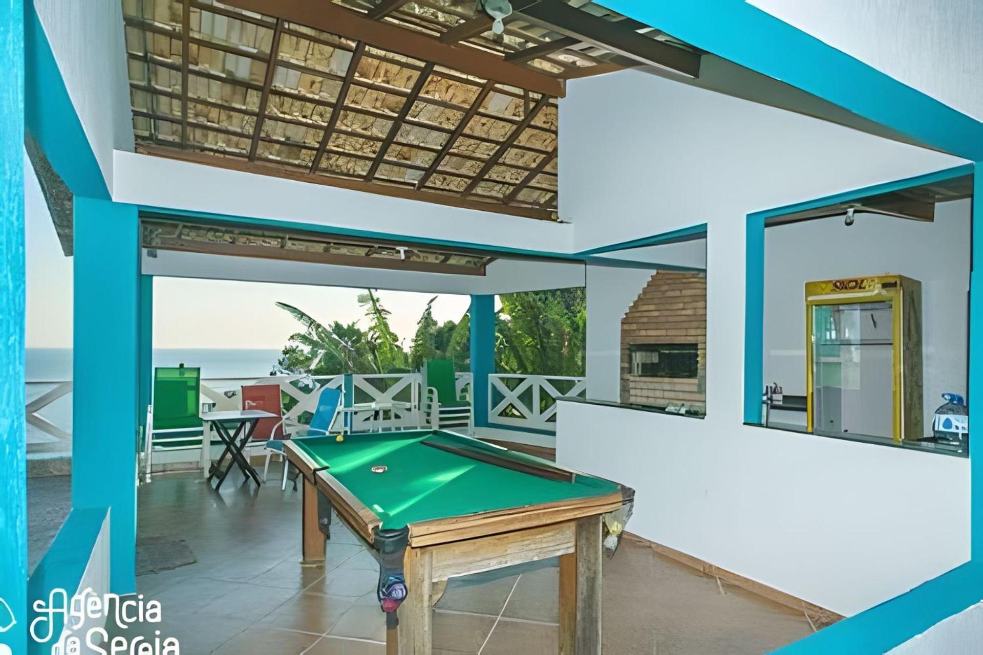 Casa costeira com vista e área gourmet no Borrifos